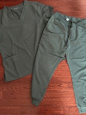 Mandala SET -Green scrub top with jogger pants
